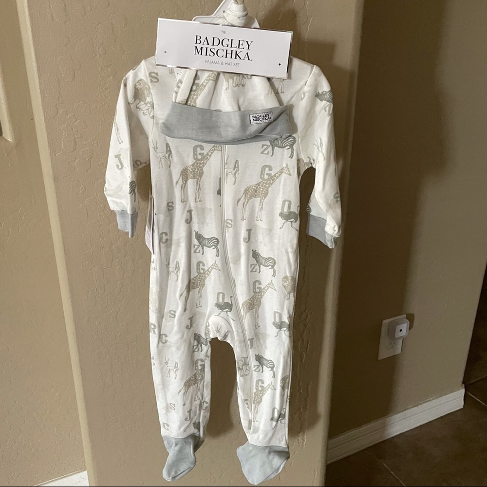 Badgley Mischka baby gender neutral outfit zipper footed pajamas & matching hat